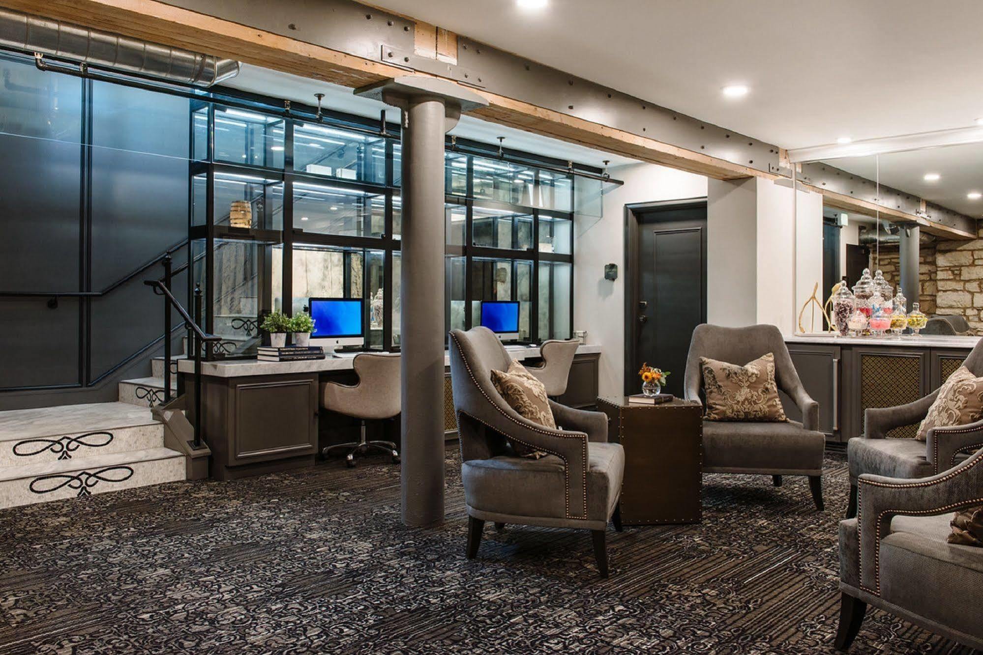 The Charmant Hotel La Crosse Εξωτερικό φωτογραφία